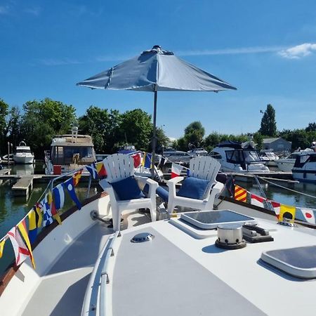 Hôtel Traditional Boat à Thorpe  Extérieur photo