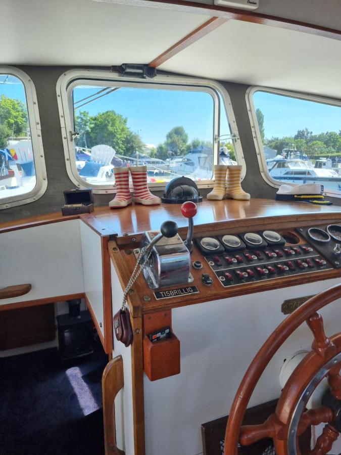 Hôtel Traditional Boat à Thorpe  Extérieur photo